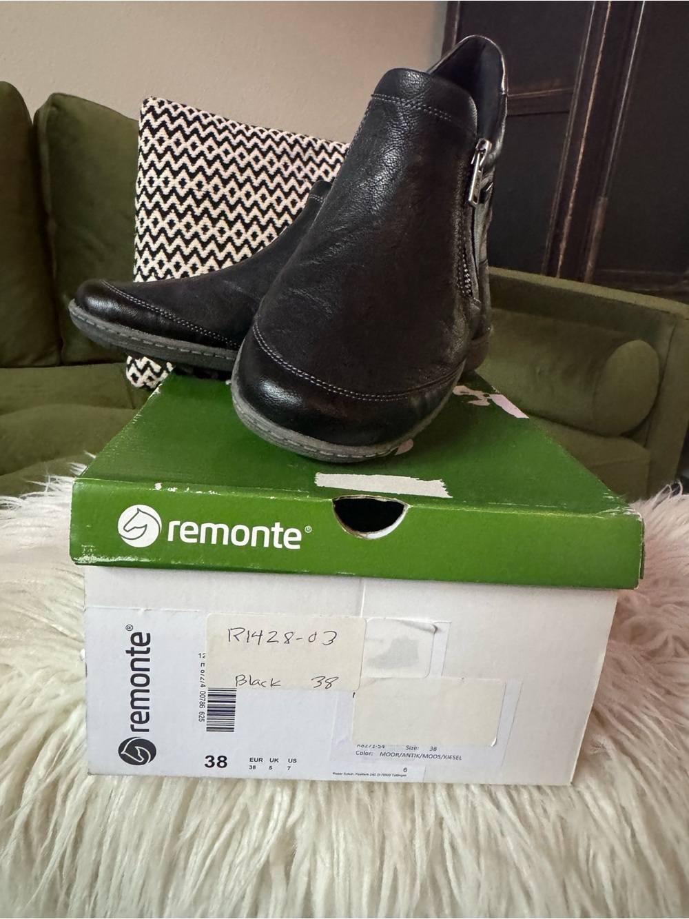 Remonte Black Leather Side-Zip Ankle Boots